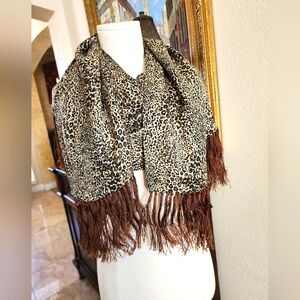 EUC- Elegant Animal Print Scarf!!🤠🐆💛
